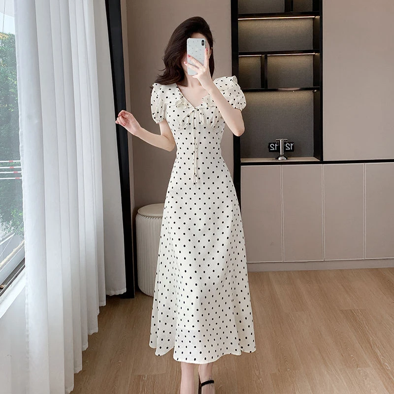 2025夏季新款法式温柔甜美显瘦荷叶气质系带收腰泡泡波点连衣裙