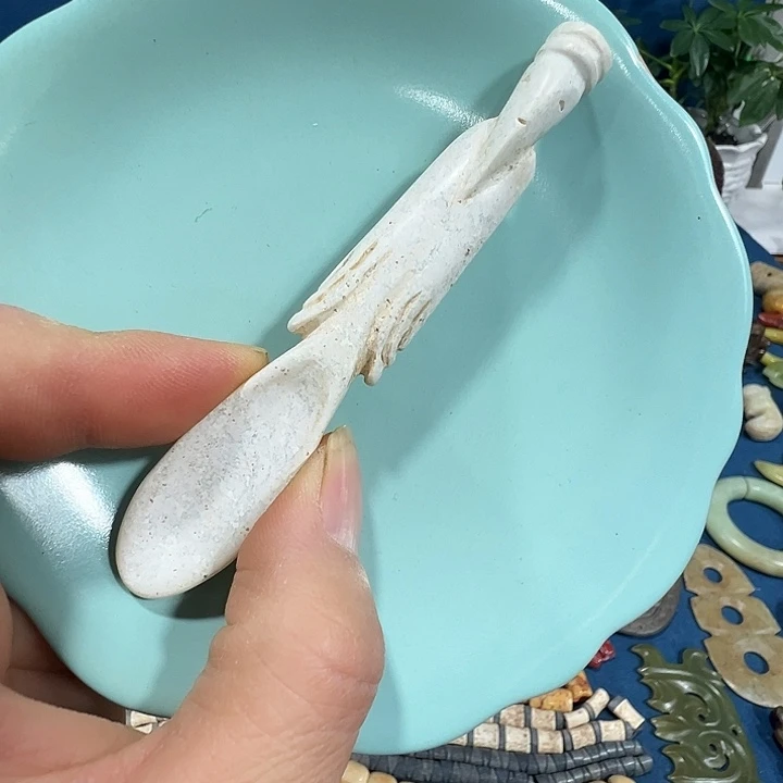 透闪石质玉未镶嵌挂件