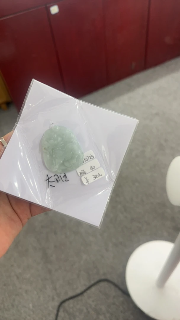 挂件女士时尚绿色精雕