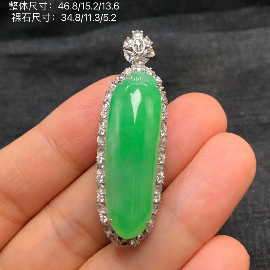 18 K金带钻镶嵌天然缅甸翡翠A货阳绿福瓜吊坠