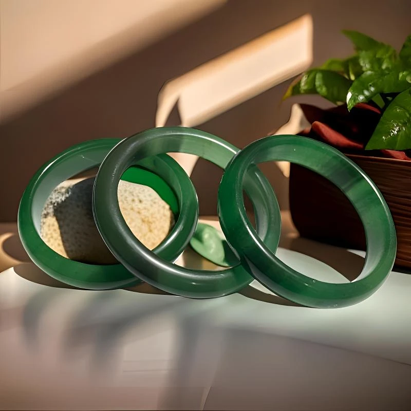 【11】老菠菜绿东陵玉时尚妈妈款玉镯子有水线矿点纹路色根，