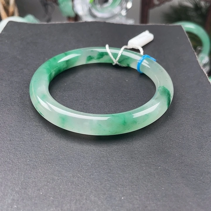 未镶嵌手镯石英质玉
