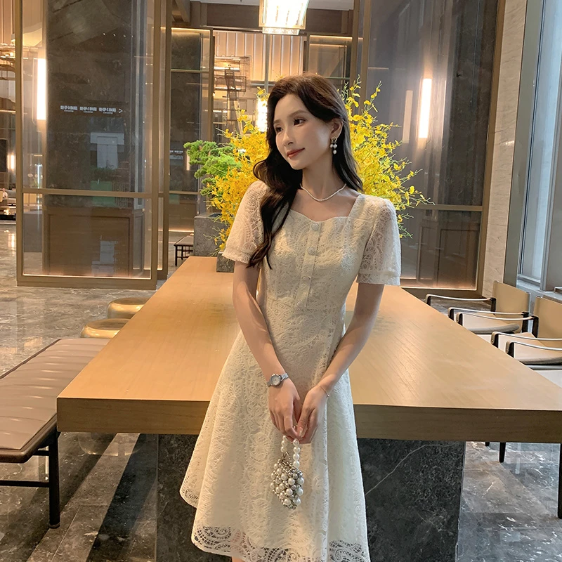 奢姿大码女装2025夏季新款蕾丝气质裙子胖妹妹纽扣方领时尚连衣裙