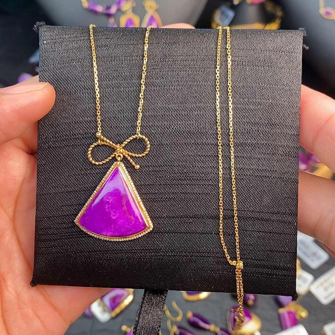 18K金镶嵌苏纪石（舒俱来）一体项链