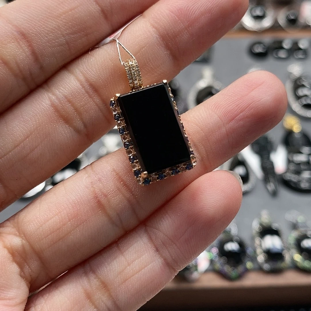 颈饰18K金镶嵌翡翠墨翠