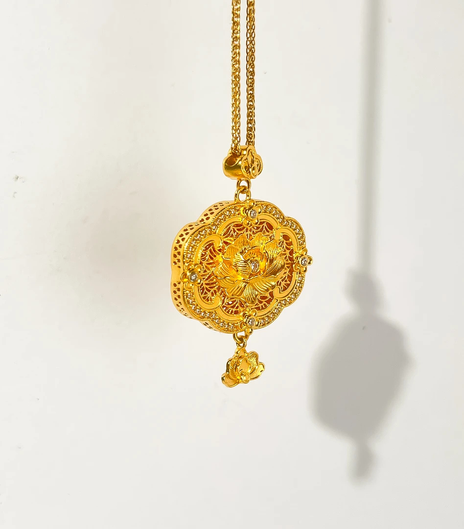 足银银制品 银饰品：编号181752513荷花点钻吊坠