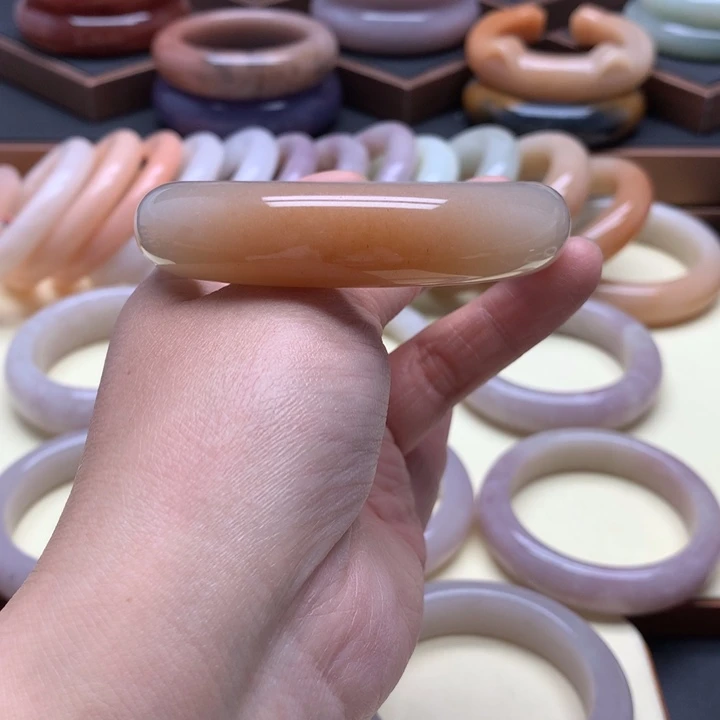 石英质玉（佘太翠）手镯合金