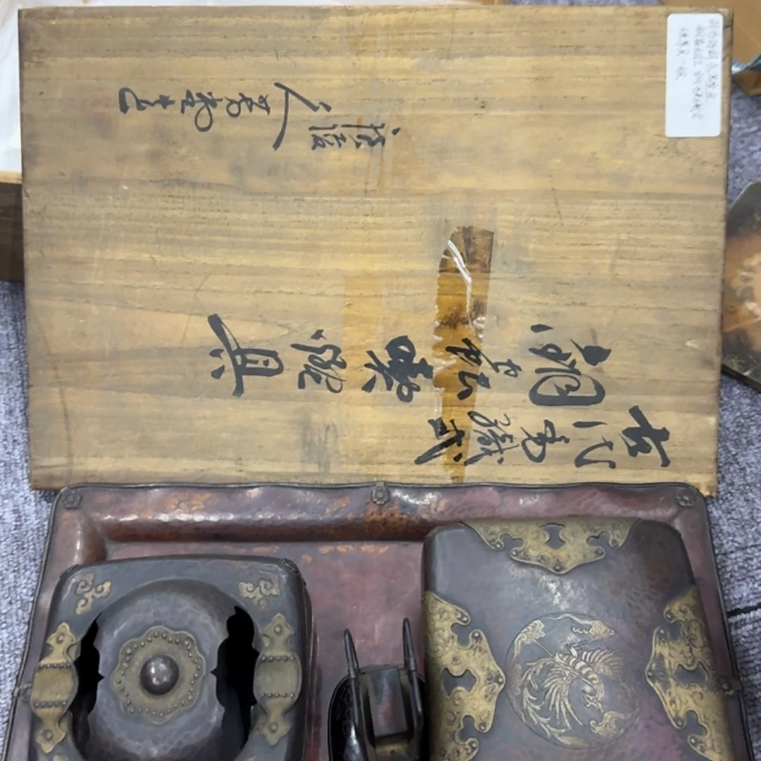 底***蕴藏品丰富多彩的生活