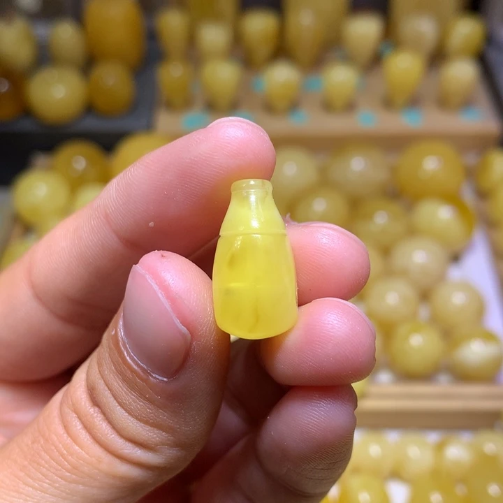 蜜蜡裸石未镶嵌天然俄料蜜蜡金绞白妖花三通10+