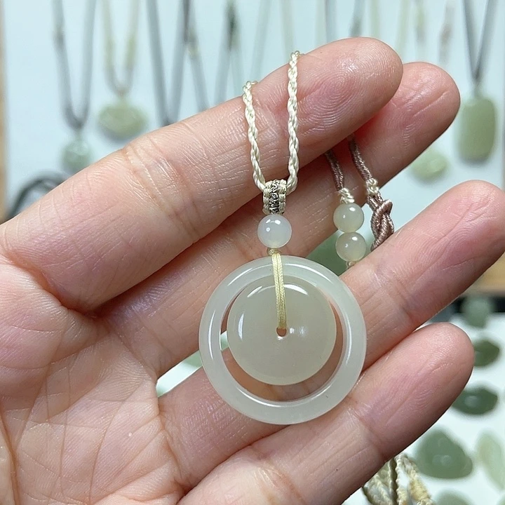 和田玉颈饰未镶嵌