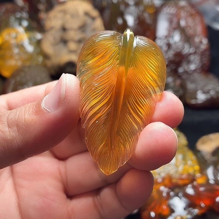 琥珀未镶嵌颈饰112