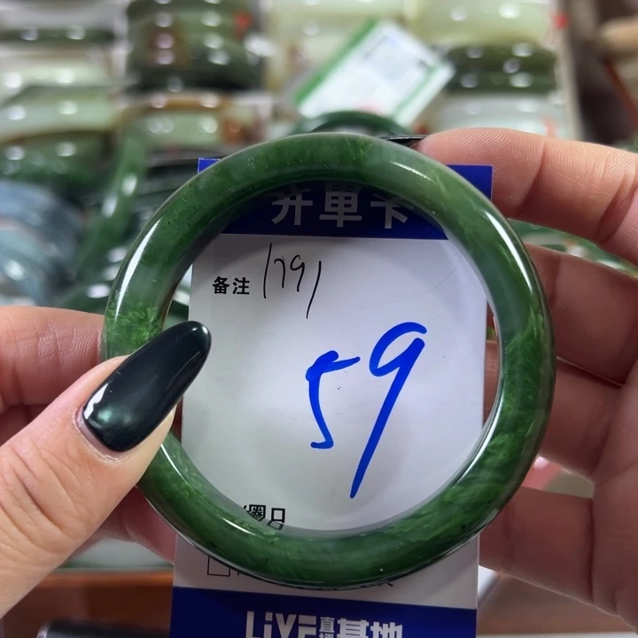 你***儿和田玉未镶嵌手镯