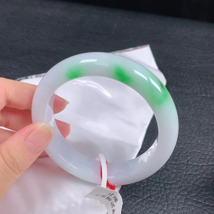 翡翠未镶嵌手镯。。