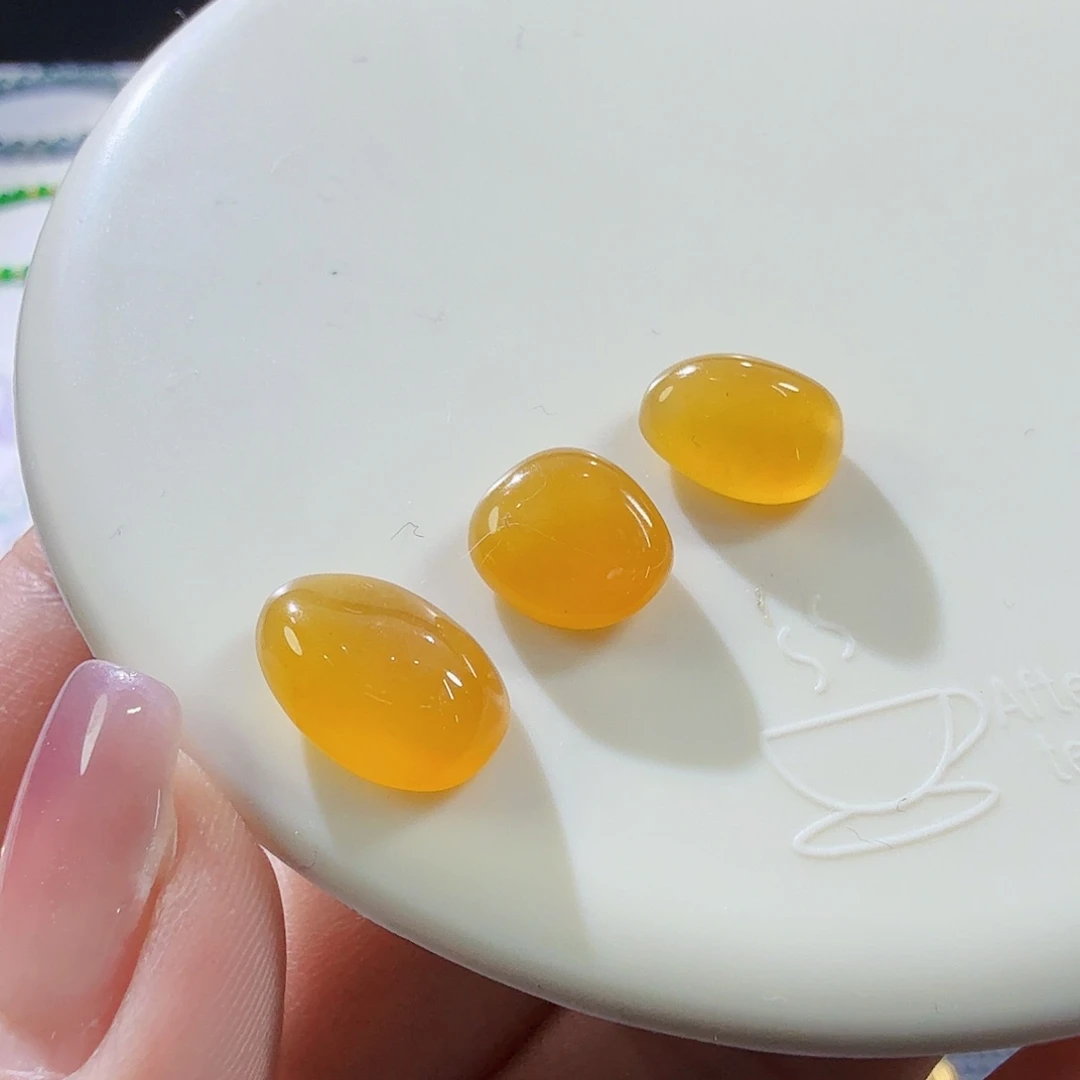 翡翠未镶嵌颈饰裸石