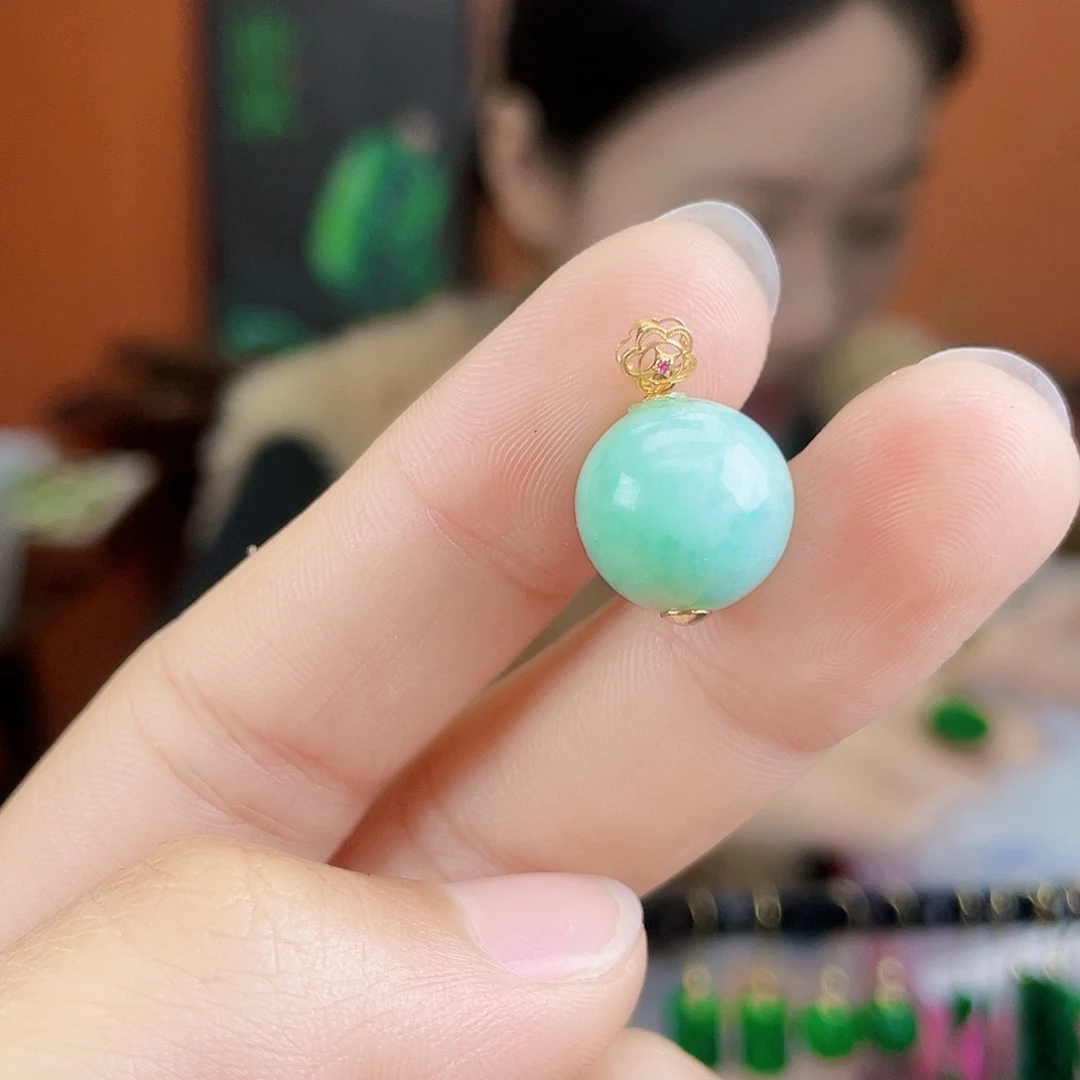 翡翠18K金镶嵌耳饰