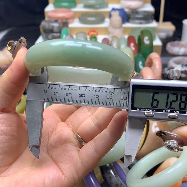 未镶嵌手镯石英质玉