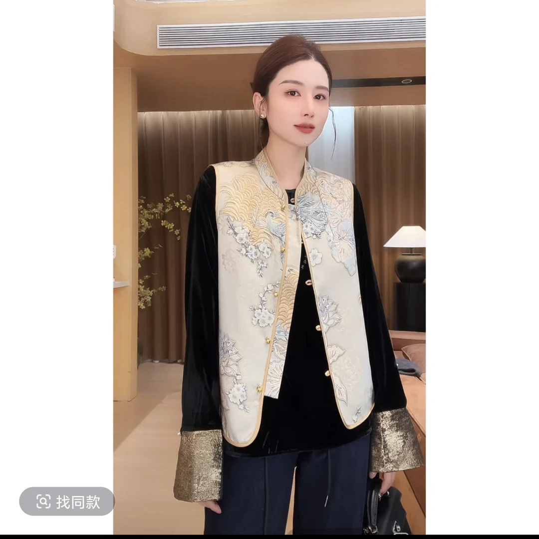 月月2025春款小众设计新中式国风马甲 2412B6353