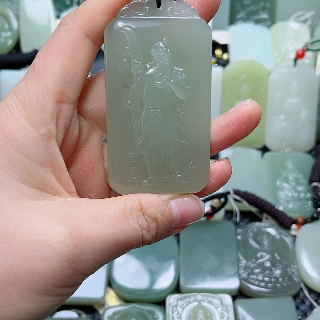 爱***家和田玉未镶嵌颈饰