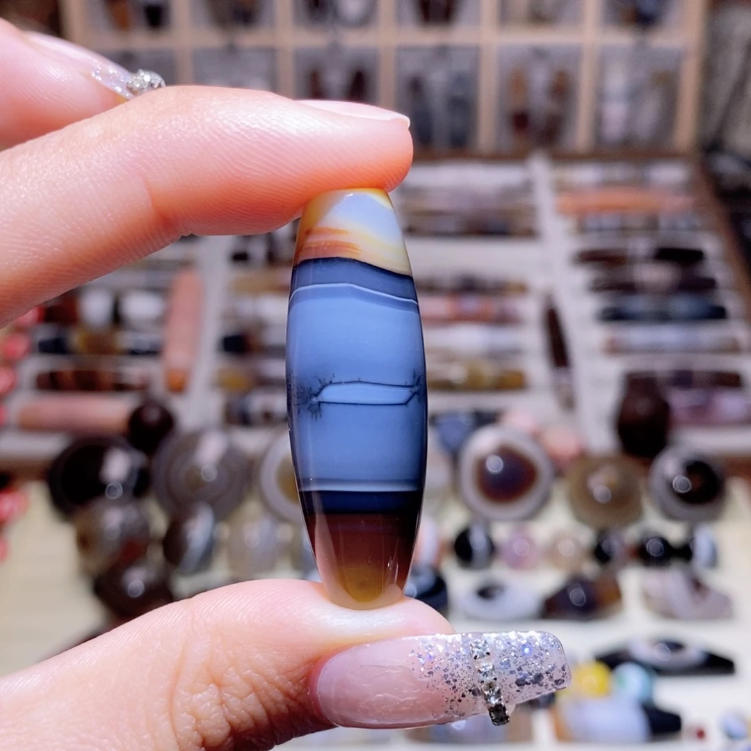 玛瑙/玉髓颈饰未镶嵌兰****馆