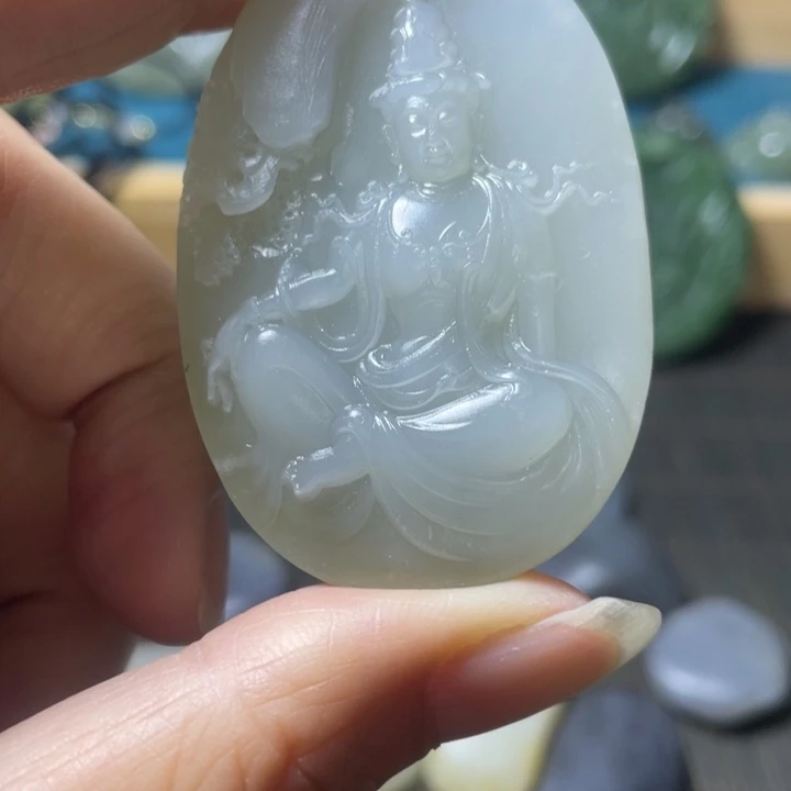 人***程和田玉未镶嵌颈饰