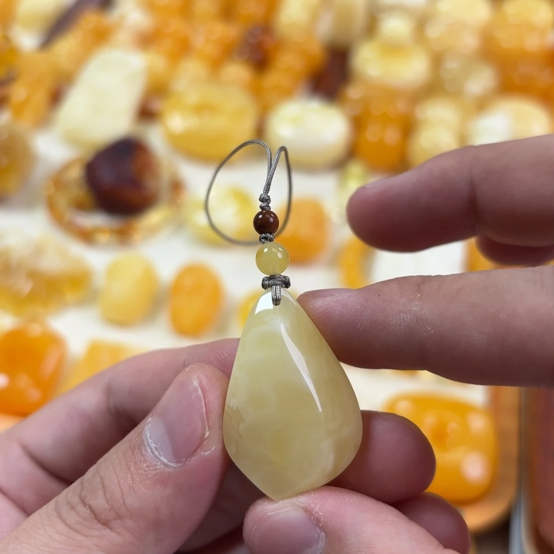 蜜蜡未镶嵌裸石水滴