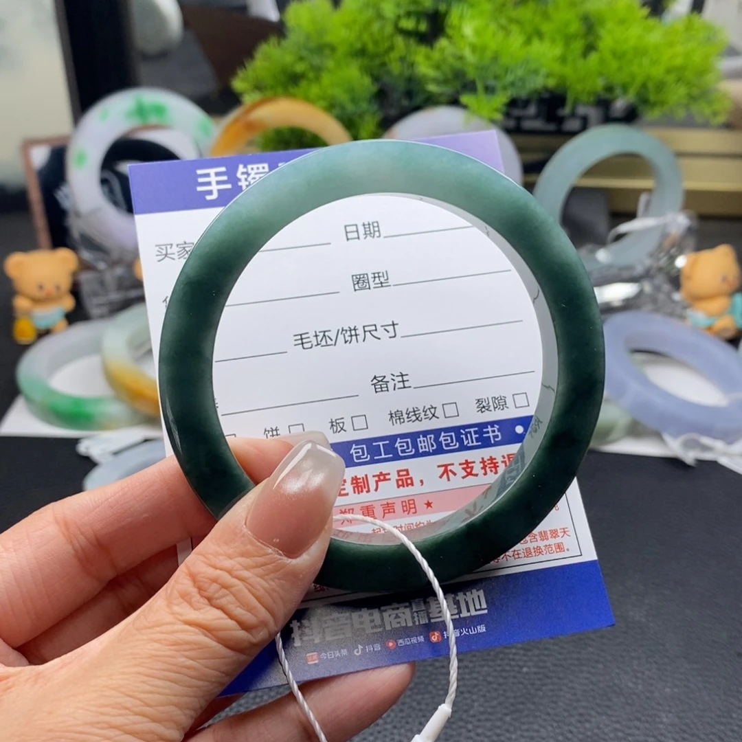 未镶嵌手镯定制翡翠基地发货质检