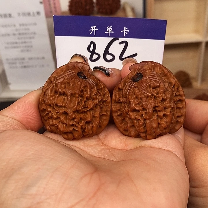 吊坠桃核官帽雕刻40s