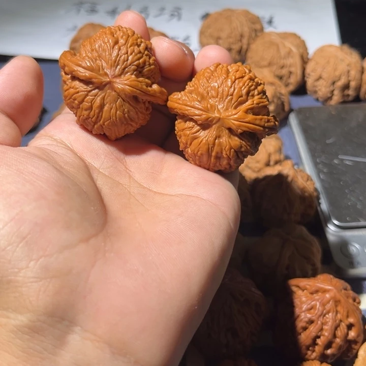 文玩核桃吊坠白狮子44全品