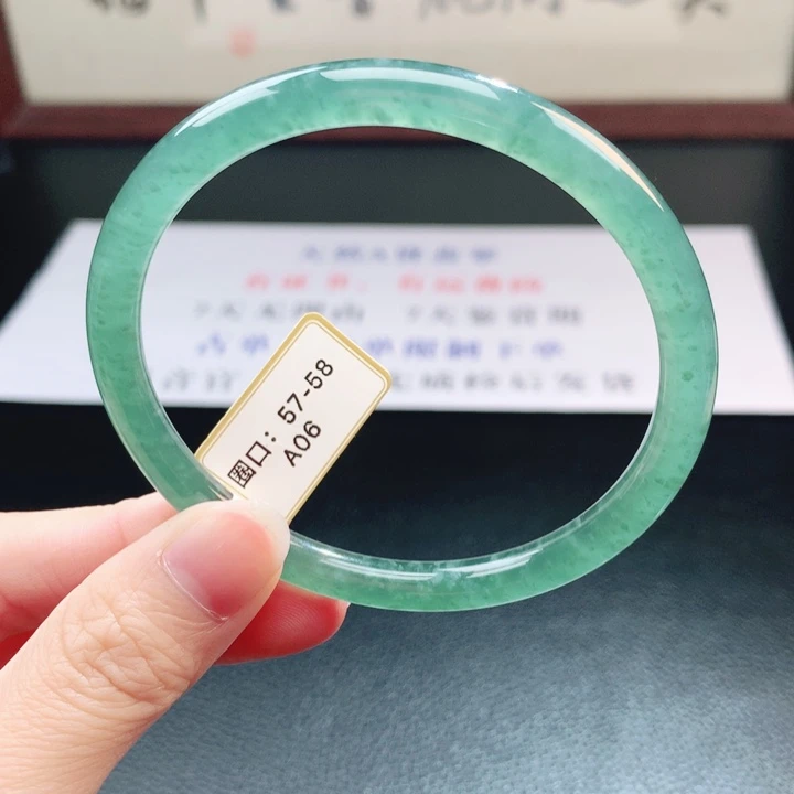 翡翠未镶嵌手镯翡翠手镯95