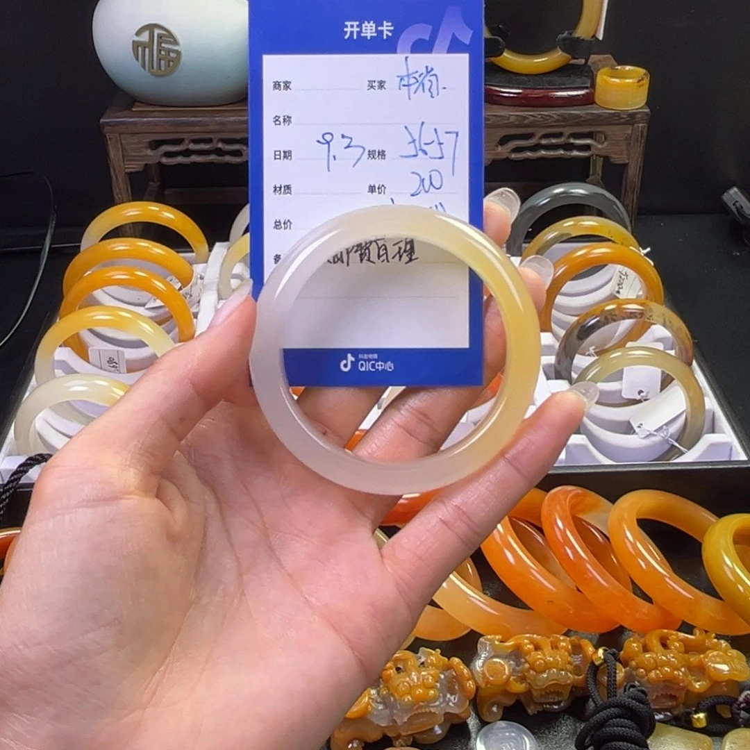足铂镶嵌手镯石英质玉本****