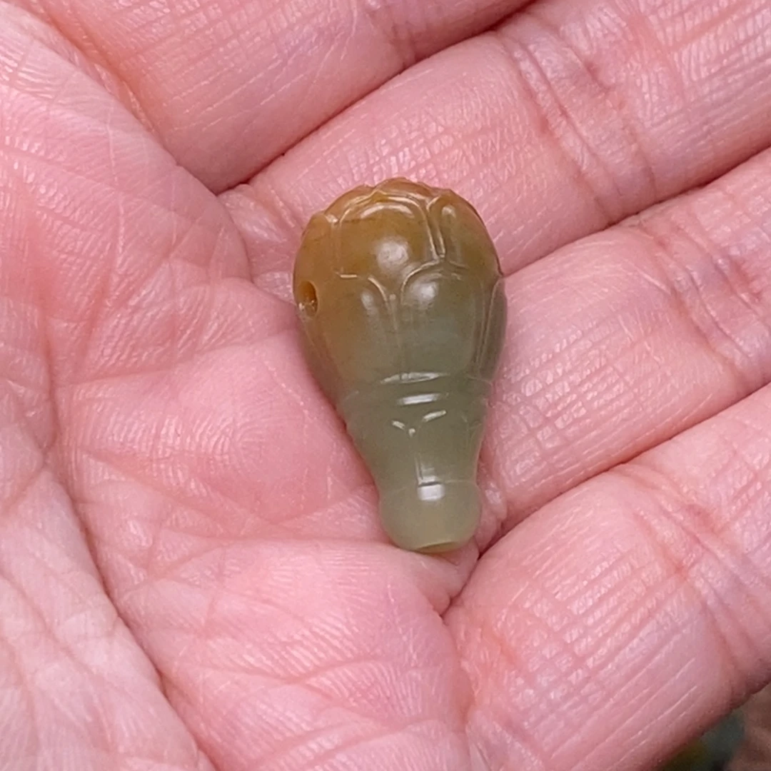 奇***族岫岩河磨玉（透闪石质玉）未镶嵌挂件