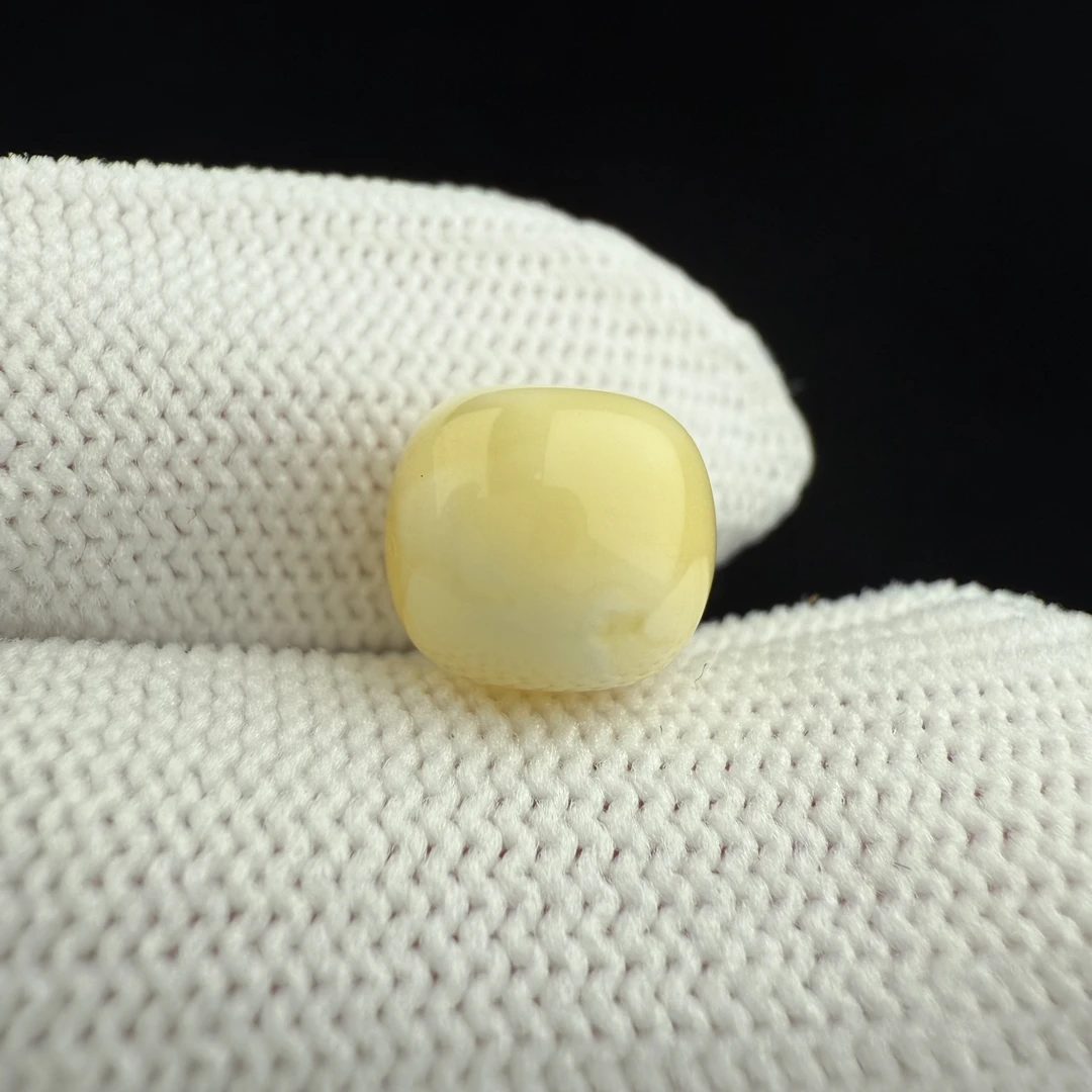 M6361天然原矿蜜蜡 瓷白墩子 9.5*8.5mm支持复检 假一罚四