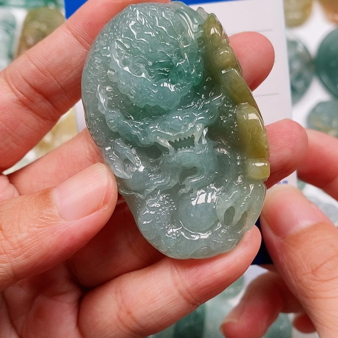 颈饰未镶嵌翡翠龙牌