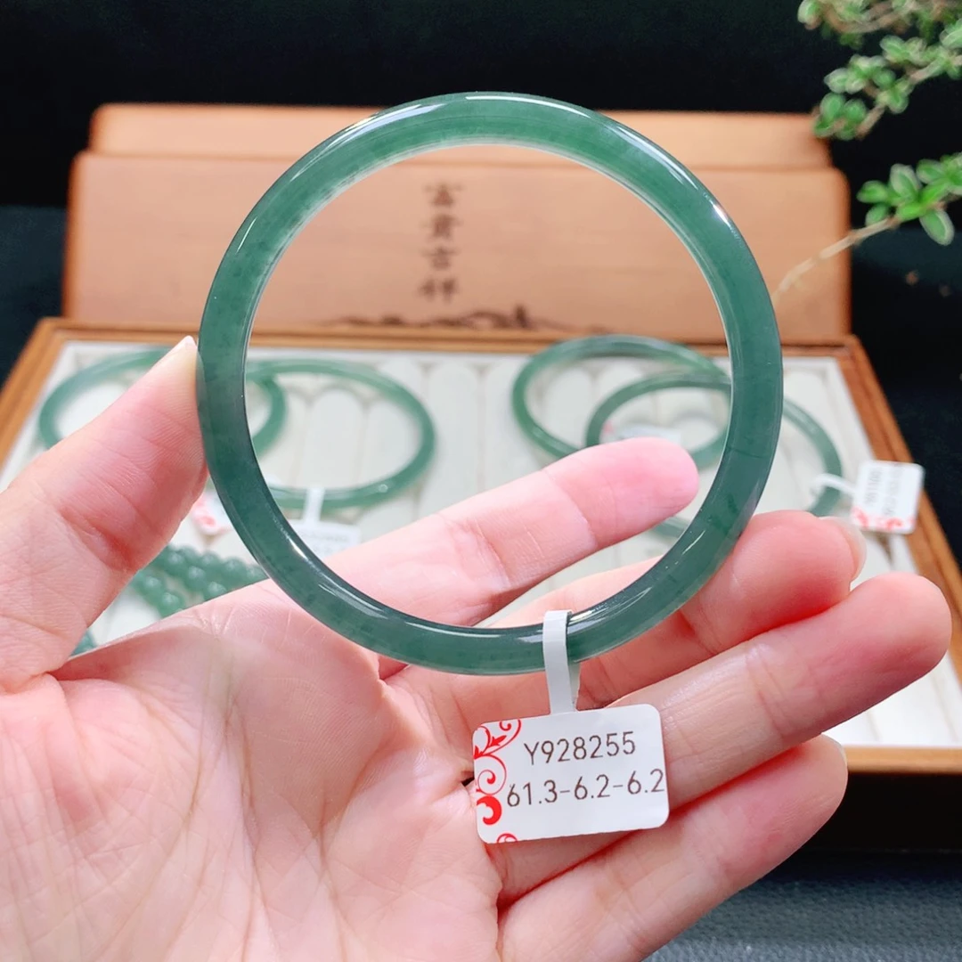 翡翠手镯（圆镯）未镶嵌