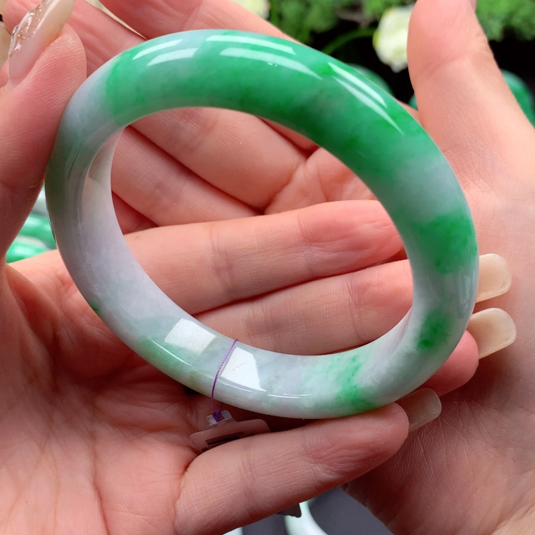 翡翠手镯未镶嵌翡翠