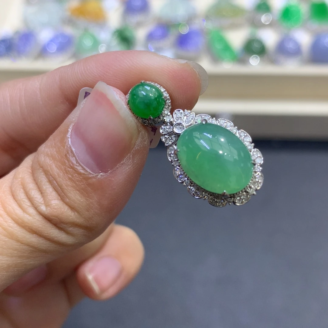 翡翠颈饰18K金镶嵌翡翠