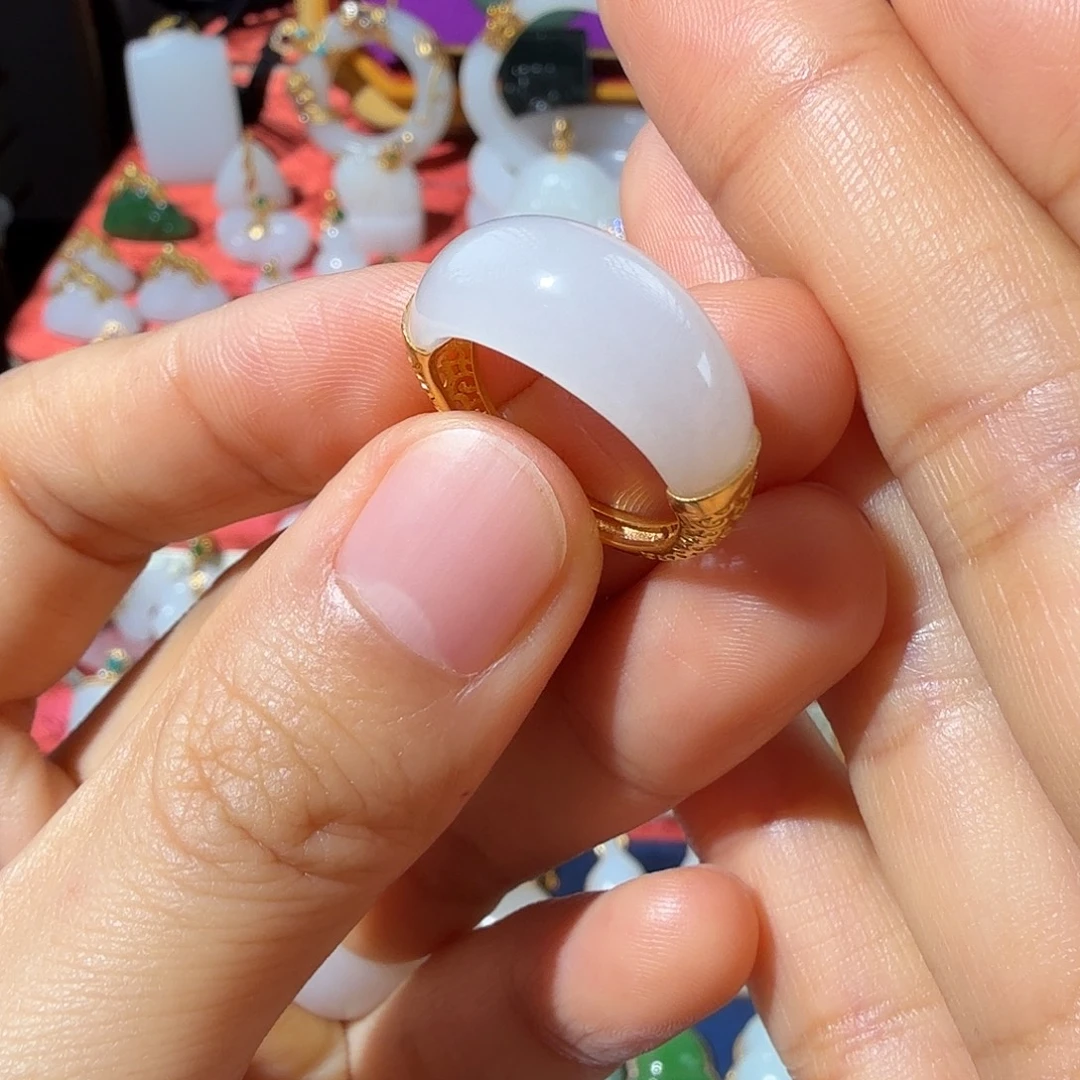 和田玉18K金镶嵌颈饰