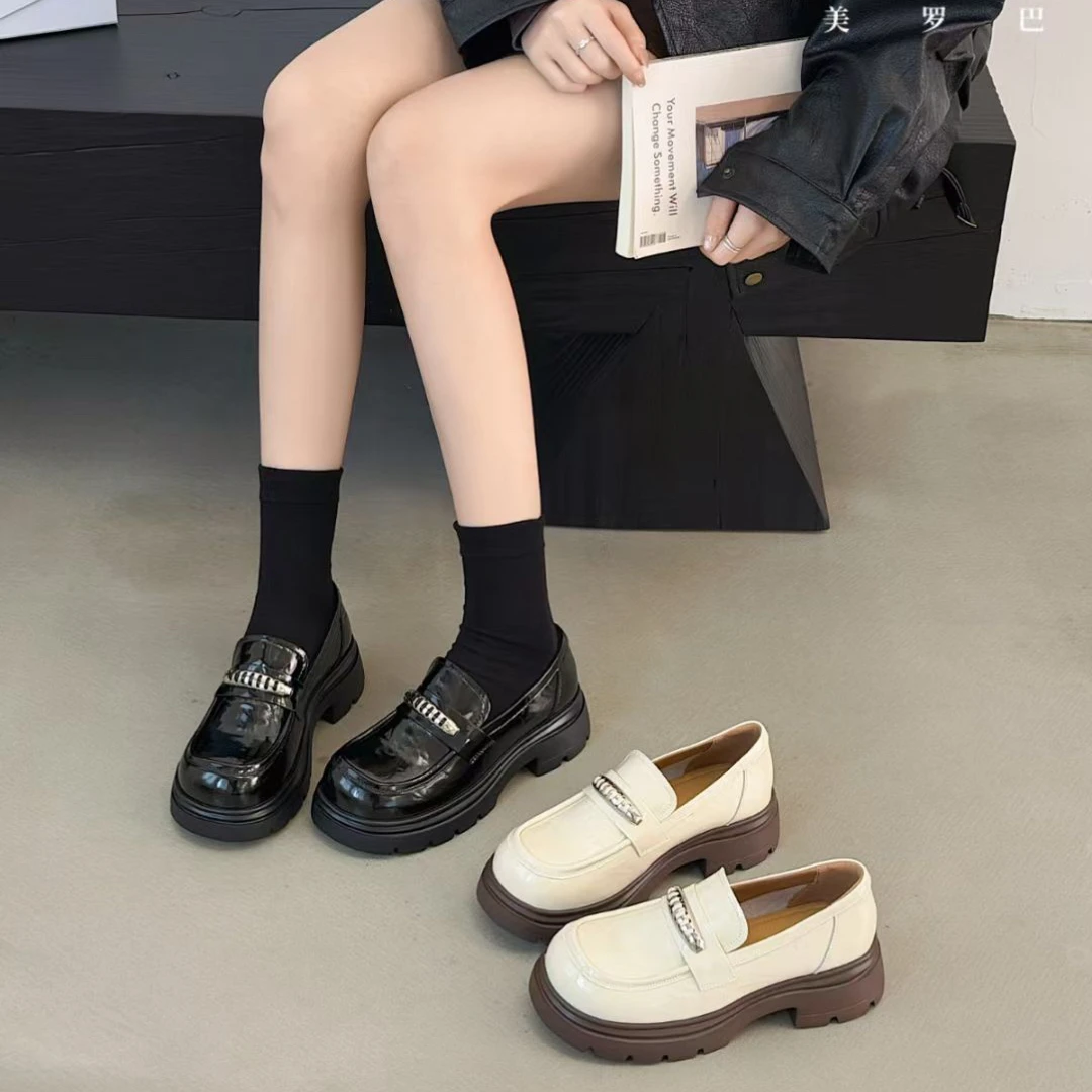【美罗巴】2026年春款牛漆皮平底百搭耐看乐福鞋