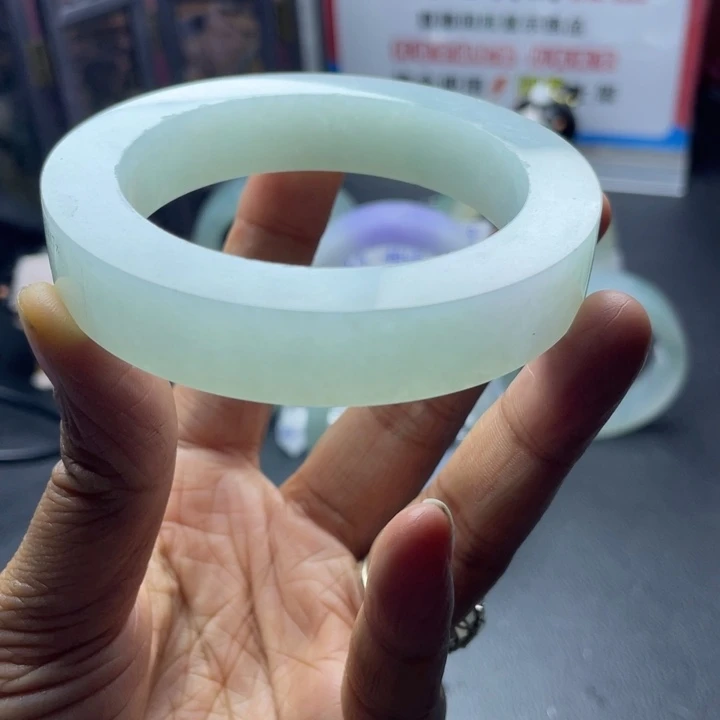 郁***乖定制翡翠未镶嵌正装