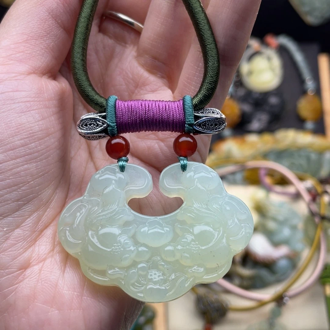 蛇纹石玉颈饰未镶嵌