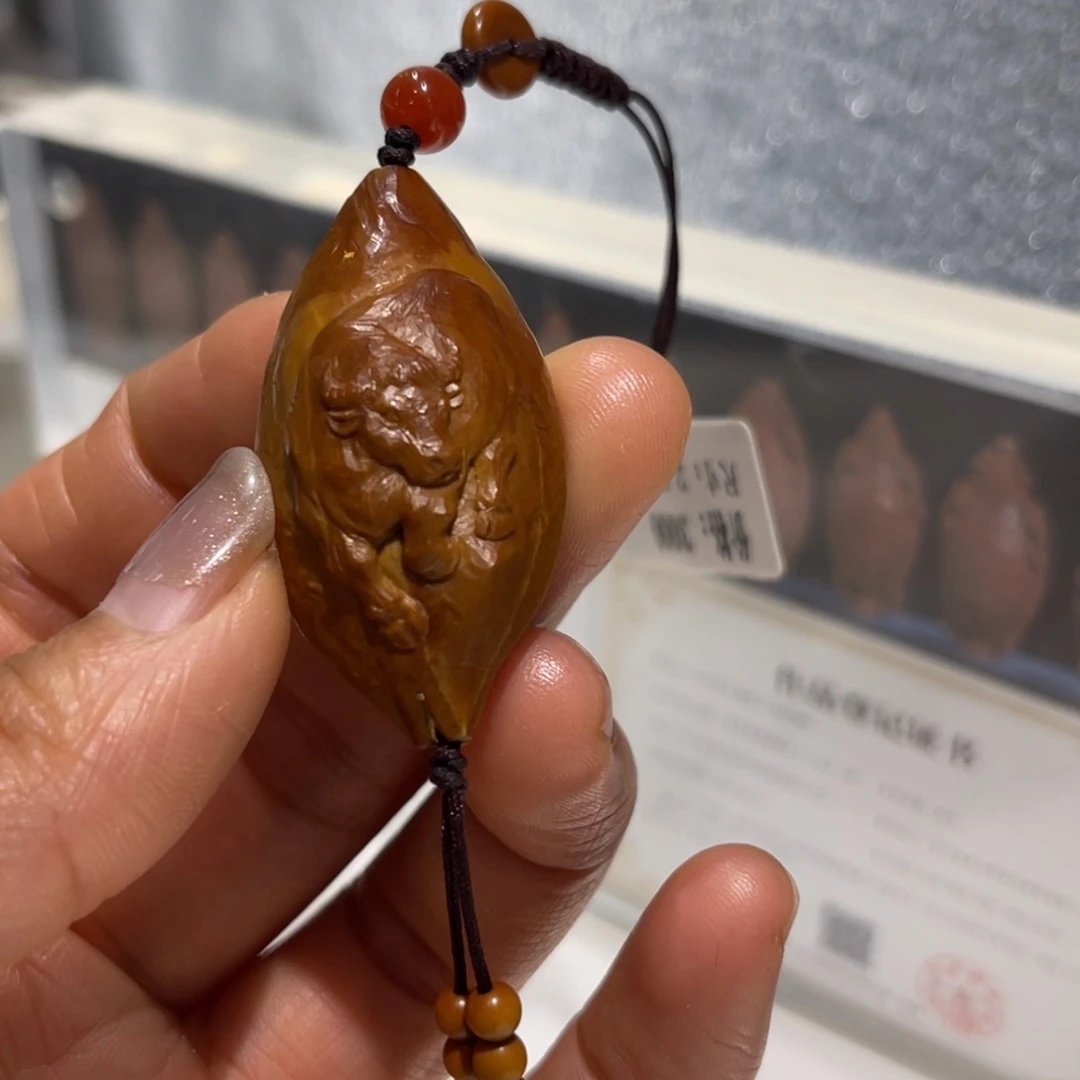 吊坠橄榄核生肖牛