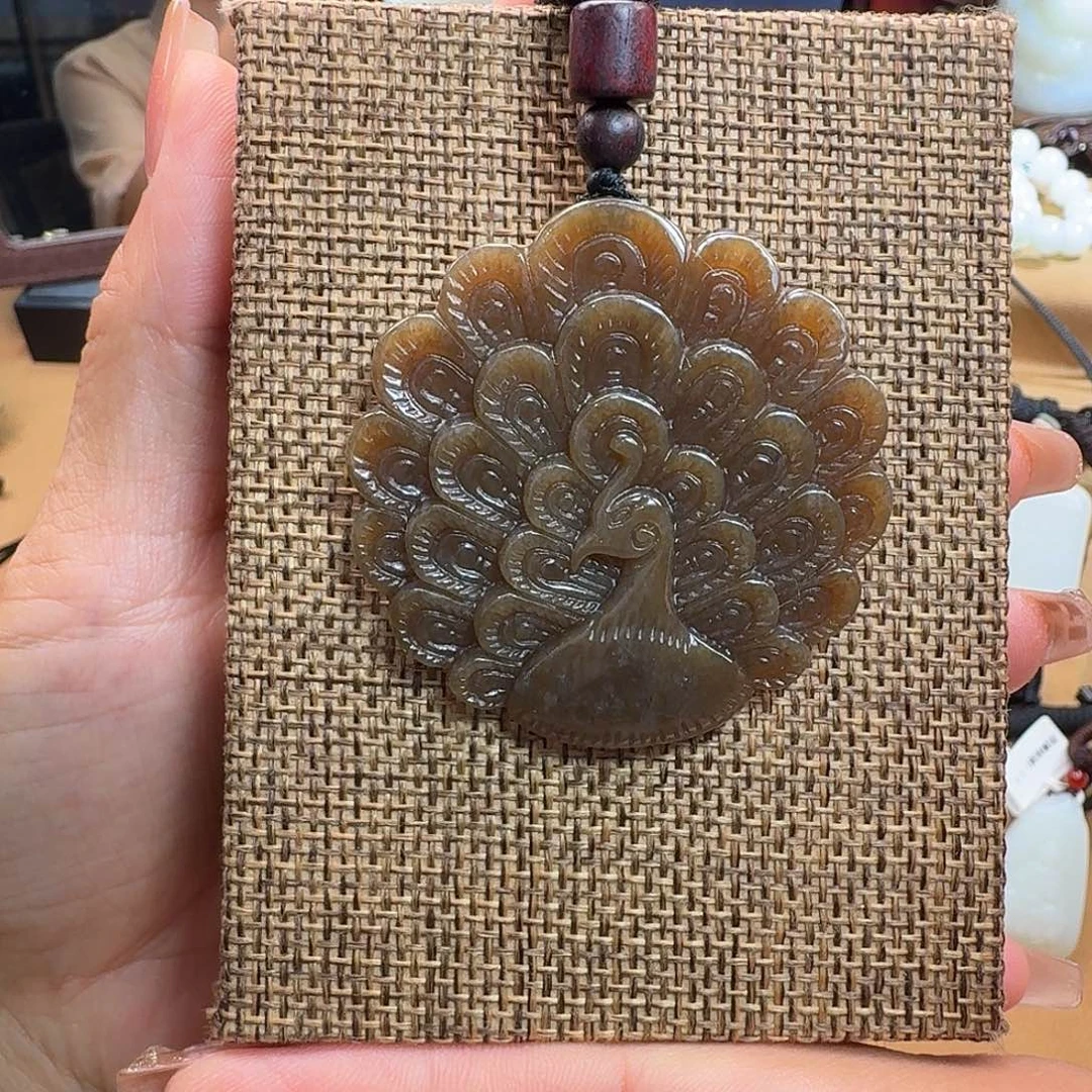 吊坠(赠链)未镶嵌和田玉