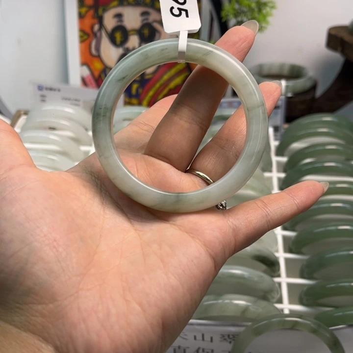 石英质玉未镶嵌手镯095