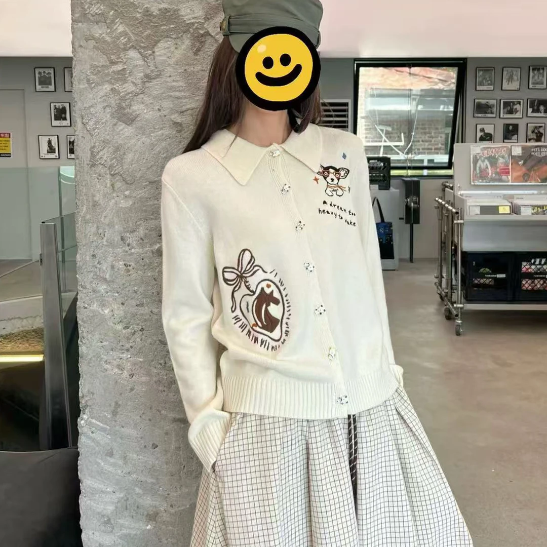 626 kk翻领刺绣图案开衫