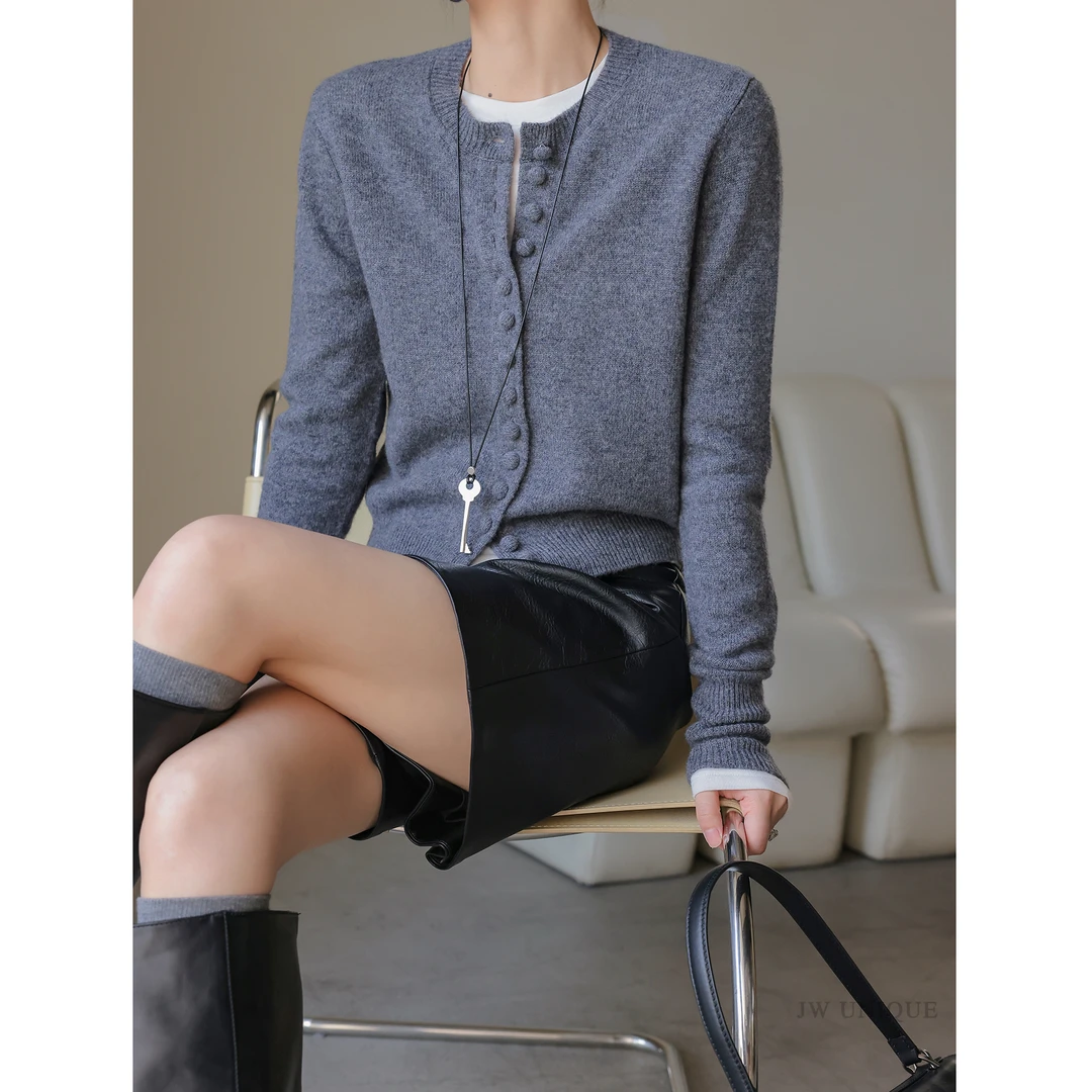 JWUNIQUE酒窝 基础百搭系列 秋冬新款简约包布扣绵羊毛开衫毛衣女