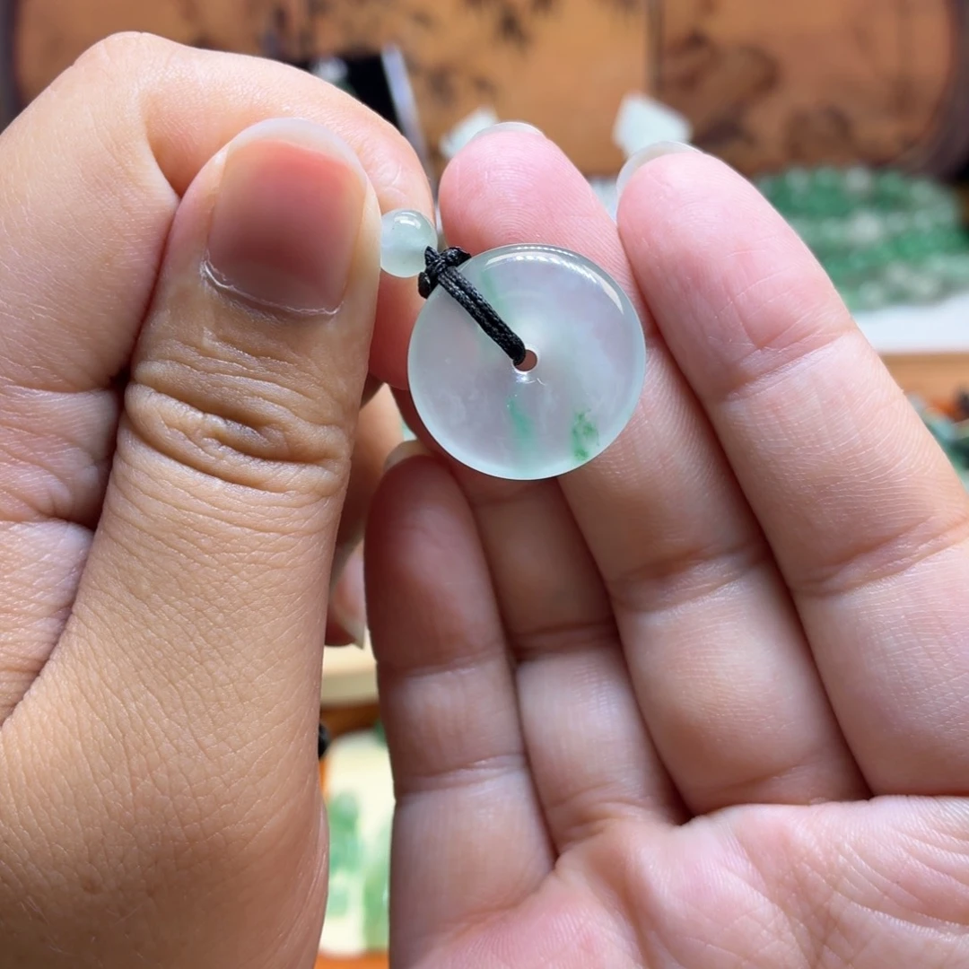 石英质玉（非洲翠）未镶嵌颈饰
