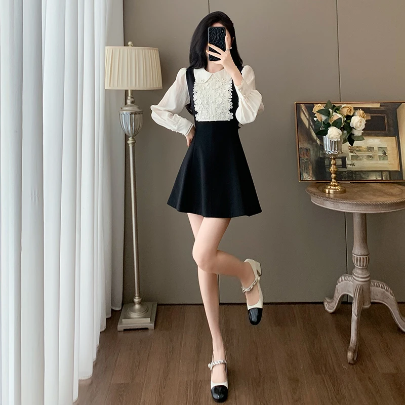 秋季名媛时尚法式赫本风小黑裙女气质蕾丝收腰小香风娃娃领连衣裙