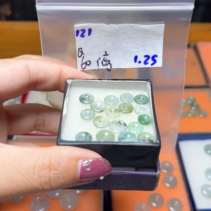 定制翡翠未镶嵌停不