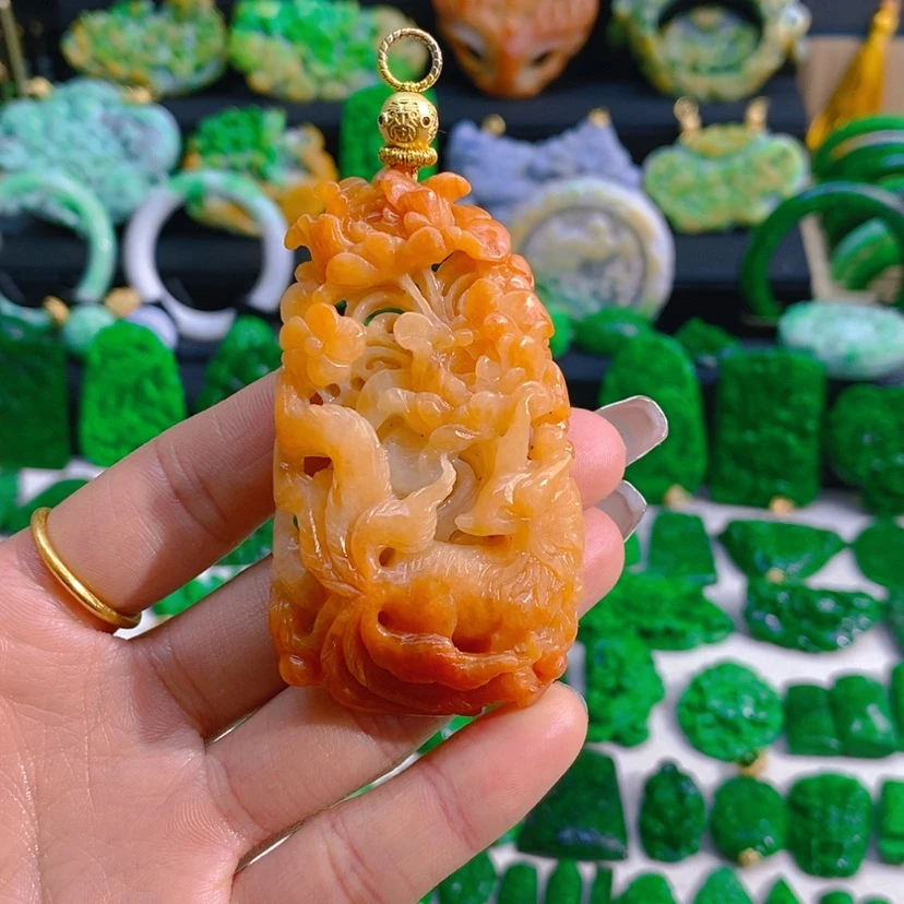 【闪购商品】翡翠挂件未镶嵌红翡九尾