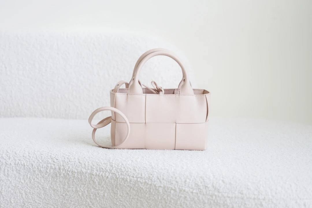 【孤品捡漏-编织小六格 莲花粉】进口皮料单肩斜挎真皮女包No退No换